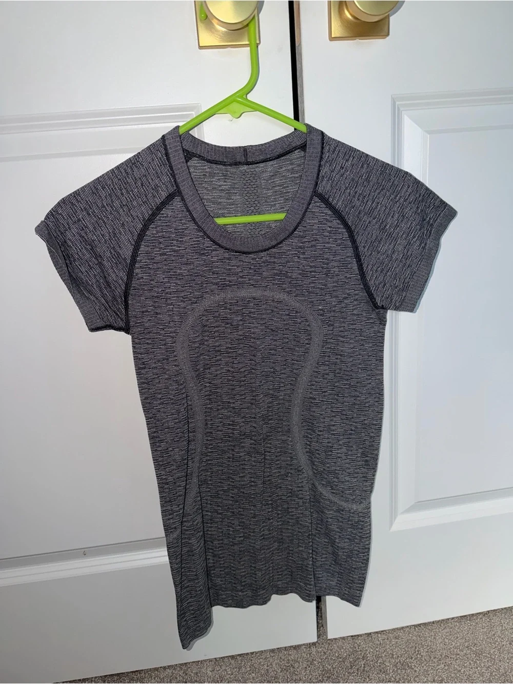 lululemon athletica Gray Heather Short Sleeve Seamless Tee